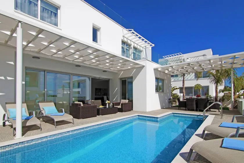 SUNDAY - 3bed Villa walking distance to Ayia Napa Center - Image 1