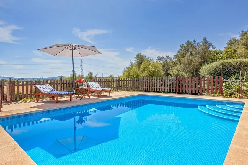 Finca \"Es Turó Des Bessons\" avec vue panoramique et piscine - Image 1