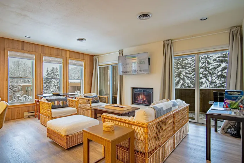 Sawtooth Ski Condo - Hot Tub + Walk to Ski Slopes! - Image 1