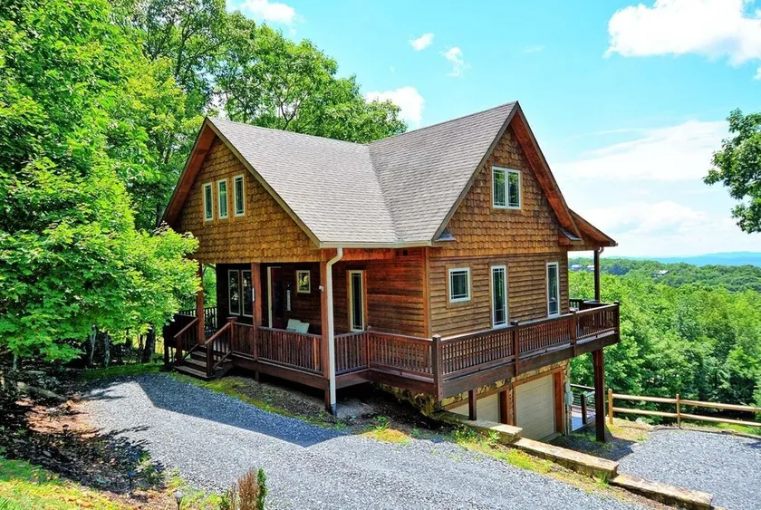 Experience serenity in this 3-bedroom cabin with stunning views in West Jefferson, NC. - Image 1