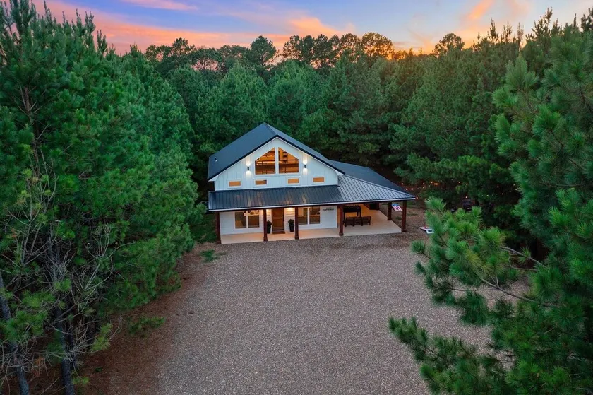 Modern Luxury Cabin, Covered Patio, Hot Tub, Pet Friendly - Image 1