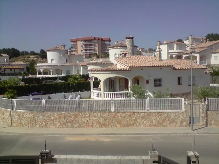 Hus med swimmingpool til 6 P. WIFI 300 MT. STRANDEN - Image 1