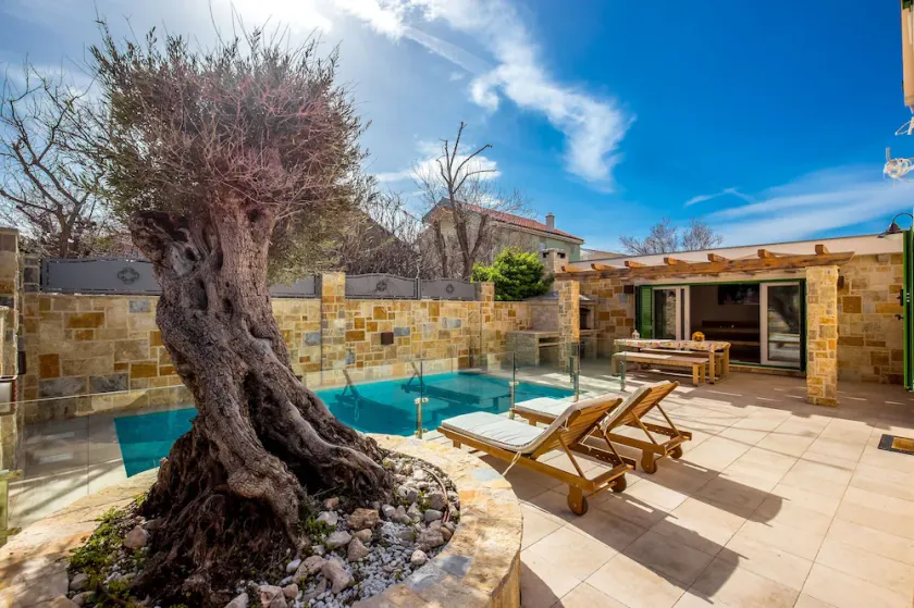 Luxury new modern villa near Zadar, private pool, beach 50m from the house - Image 1