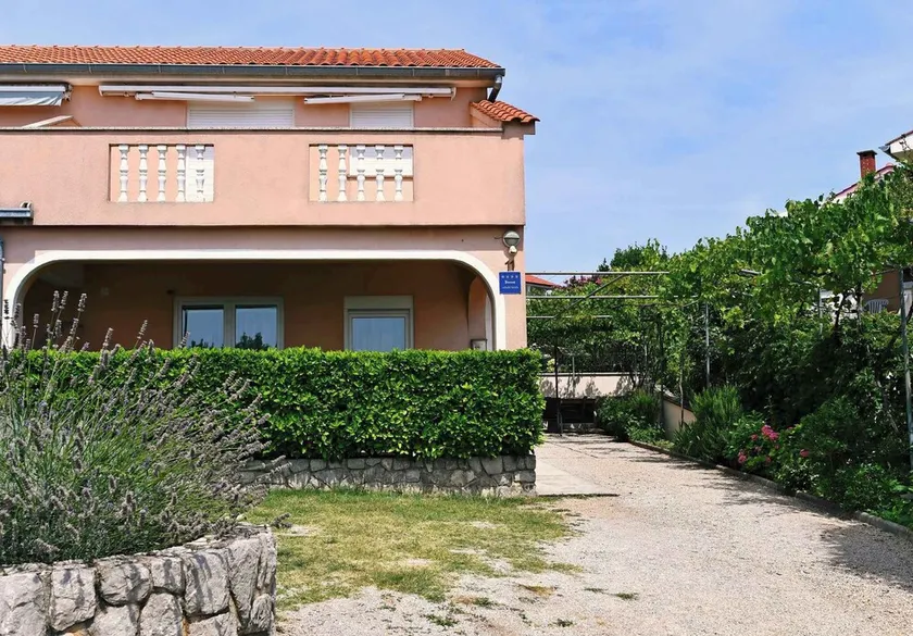 Holiday apartment with terrace and barbecue - Image 1
