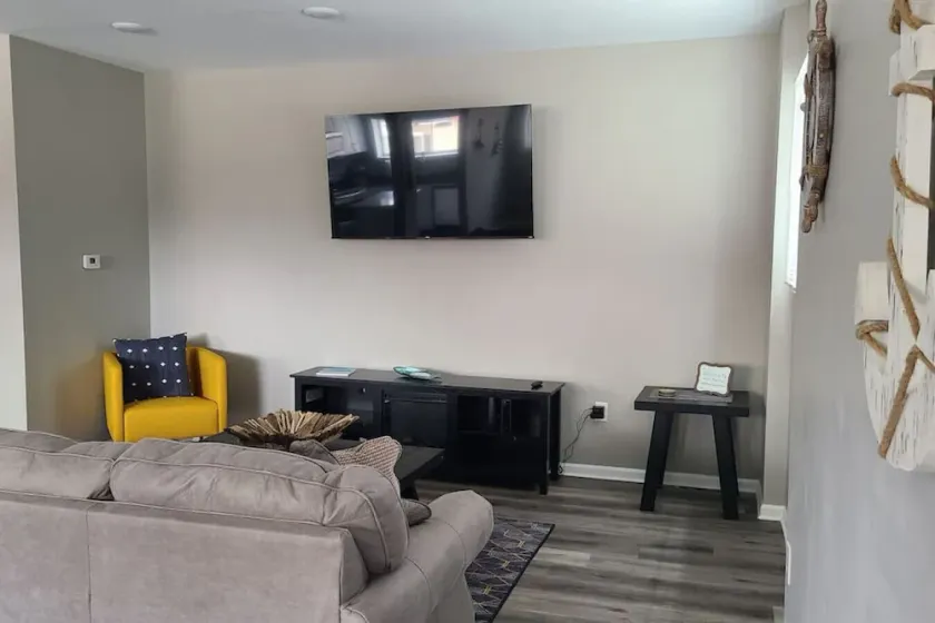 Lovely 1 bedroom rental. Newly renovated! - Image 1