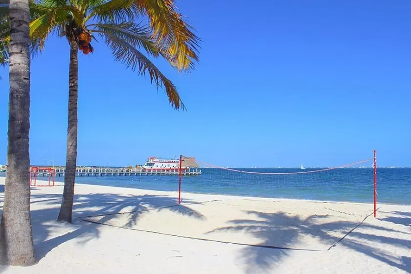 Soak up paradise and luxury!  Five pools,  beautiful views of white sandy beach. - Image 1