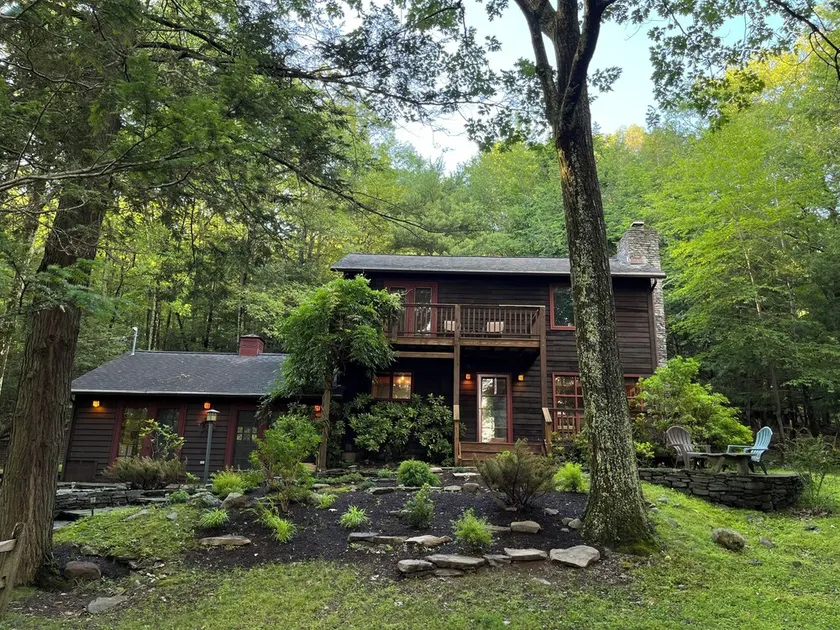 Hermosa y tranquila casa de montaña en Woodstock con bañera de hidromasaje y ping pong - Image 1