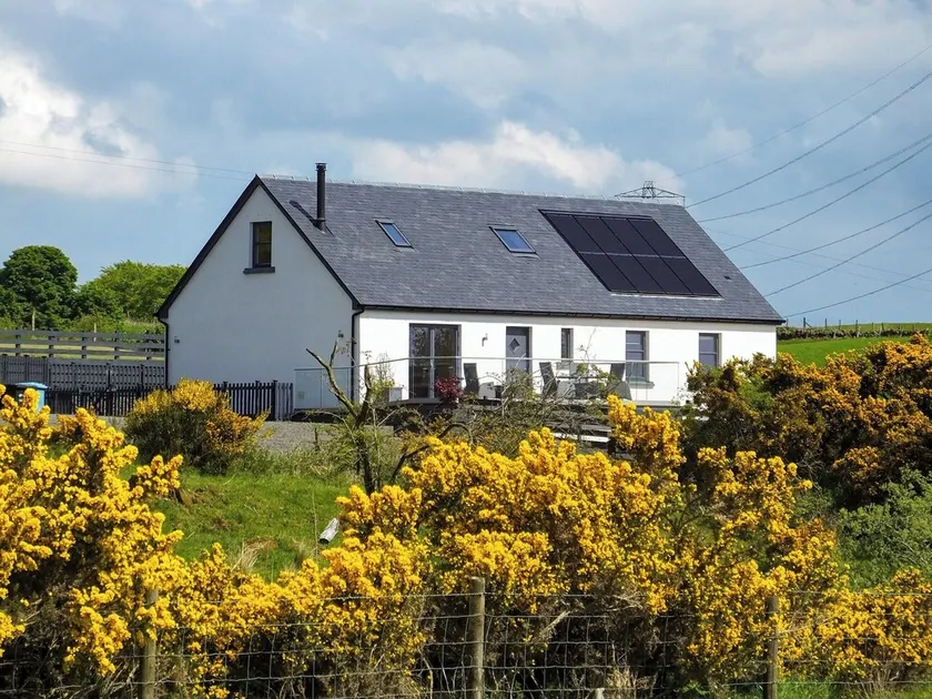 3 bedroom accommodation in Banton, near Kilsyth - Image 1