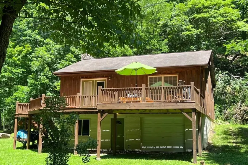 Serene, Cozy Cabin Nestled on the Greenbrier River Trail. - Image 1
