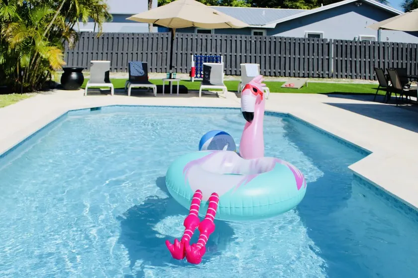 2miles to Beach, Entire Home + Guest House + Heated Pool - Image 1