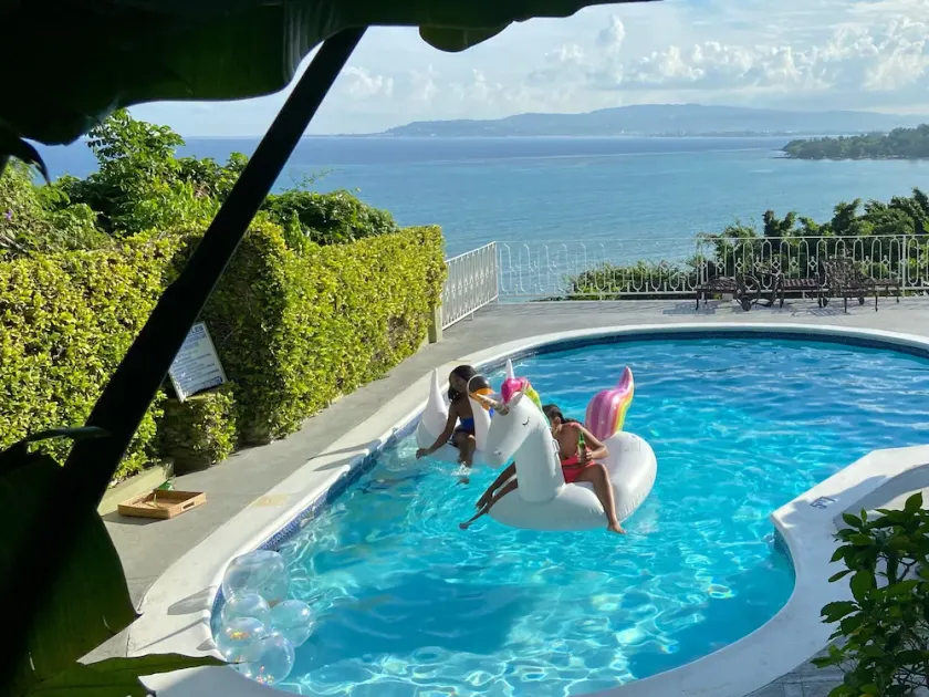 Voll betreute Villa mit privatem Pool, Frühstück inklusive, Meerblick für Gruppen! - Image 1