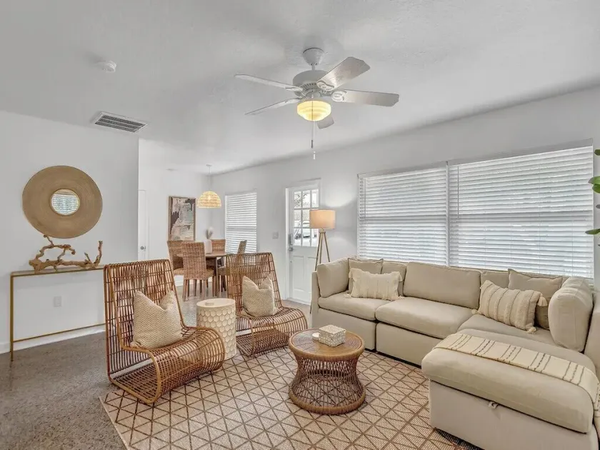 3-bedroom-2 Full Baths Beach House mnts to Central Beach & downtown - Image 1