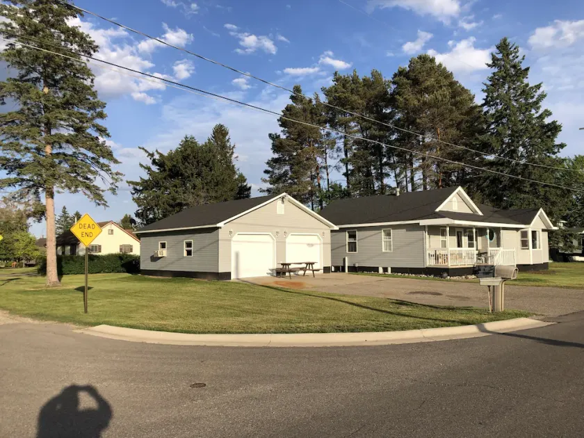 Central located. Includes finished 2 car garage! 1 minute from beach! - Image 1