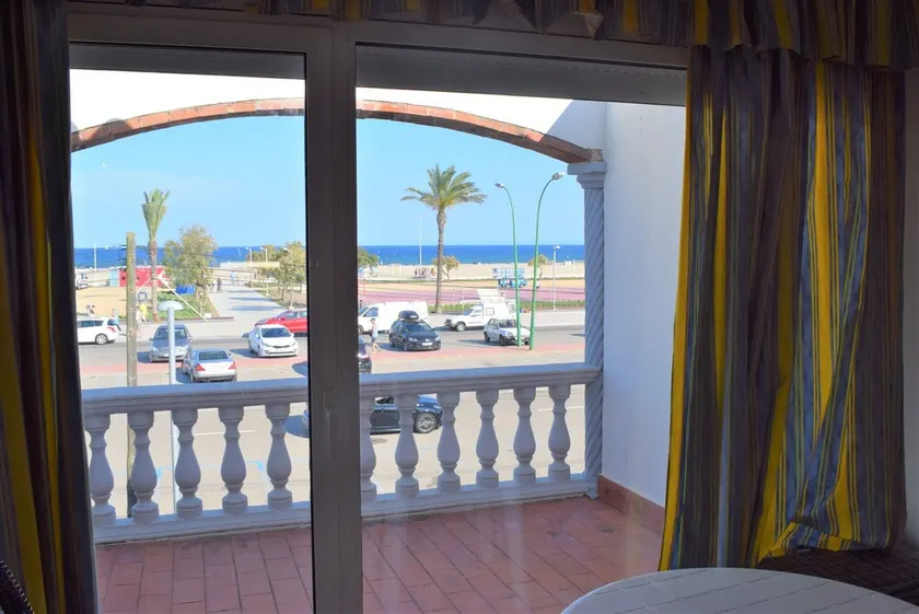 285-Appartement en première ligne de plage avec parking privé - Image 1