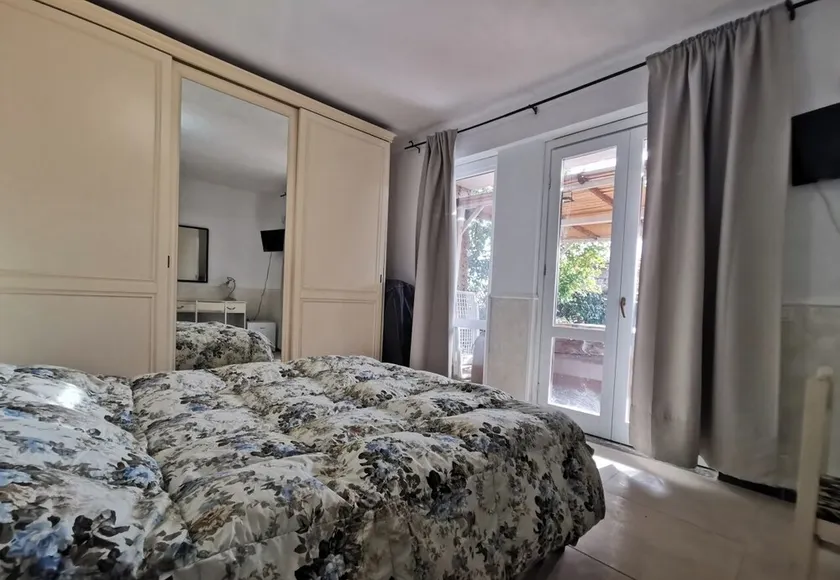 150 sq. m. apartment in villa with private pool and Jacuzzi - Image 1