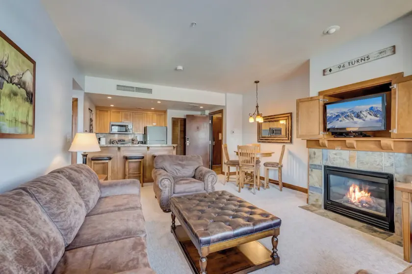 Sundial B321-B | Ski-in/Ski-out | Jetted Tub | Mountain Views | Pools & Hot Tubs | Ski Valet - Image 1