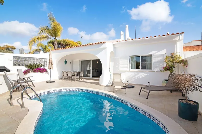 Casa Vacanze 'Nicola' con Piscina Privata, Wi-Fi e Aria Condizionata - Image 1