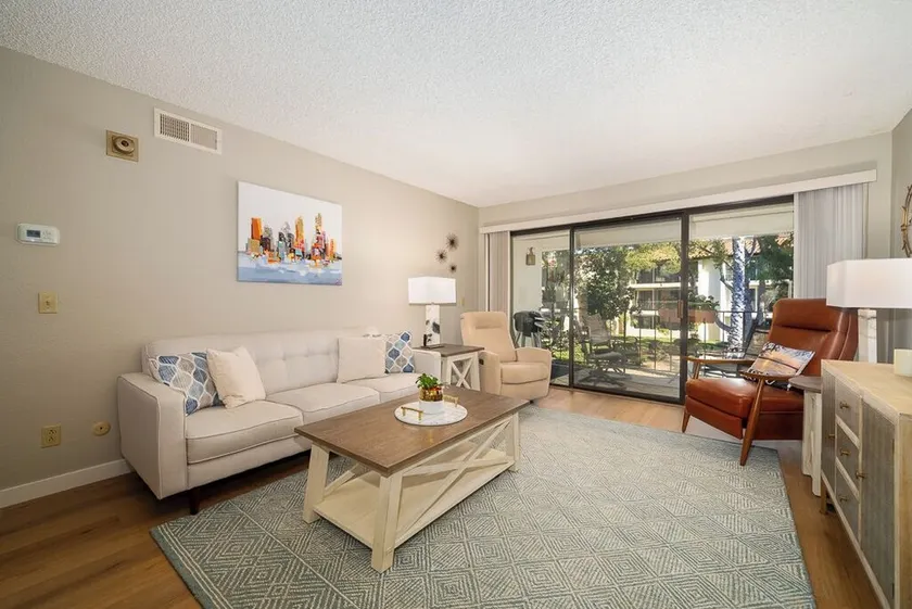 Stunning Resort Living 2 bed Luxury Condo in Oaks North- READ DESCRIPTION - Image 1