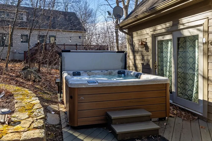 Wintergreen springJacuzzifirepitpool access - Image 1