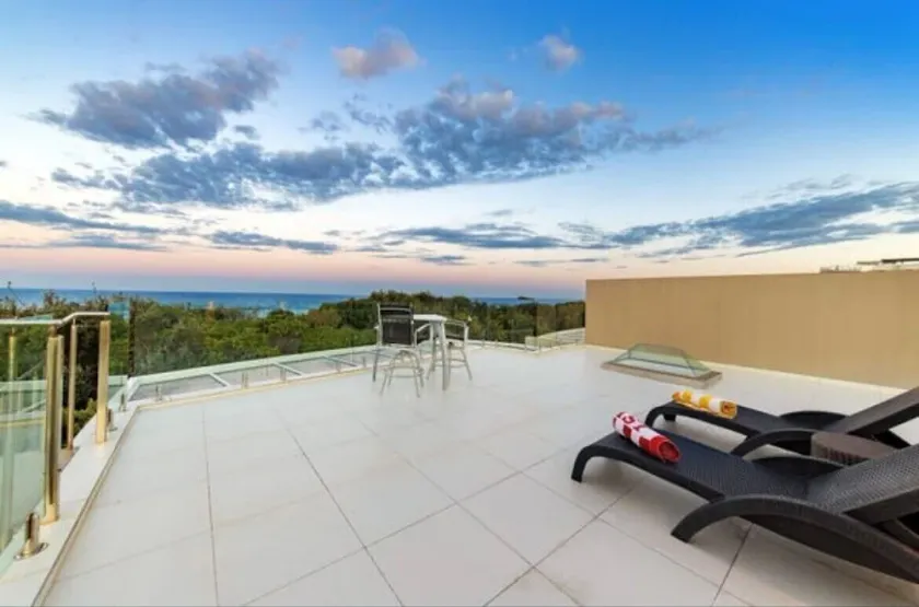 Absolute Beachfront Luxury home with amazing views - Image 1