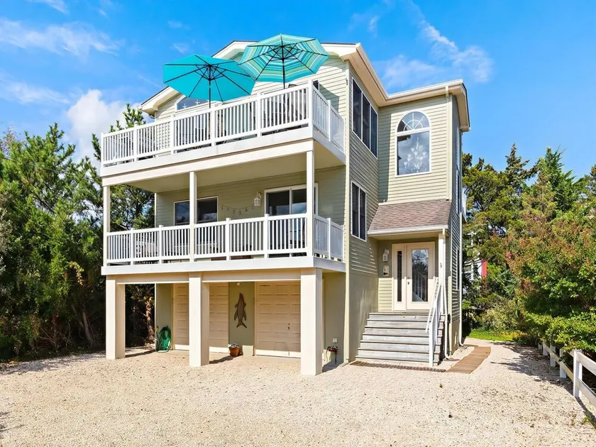 Ocean block single family in Barnegat Light with views of Old Barney - Image 1
