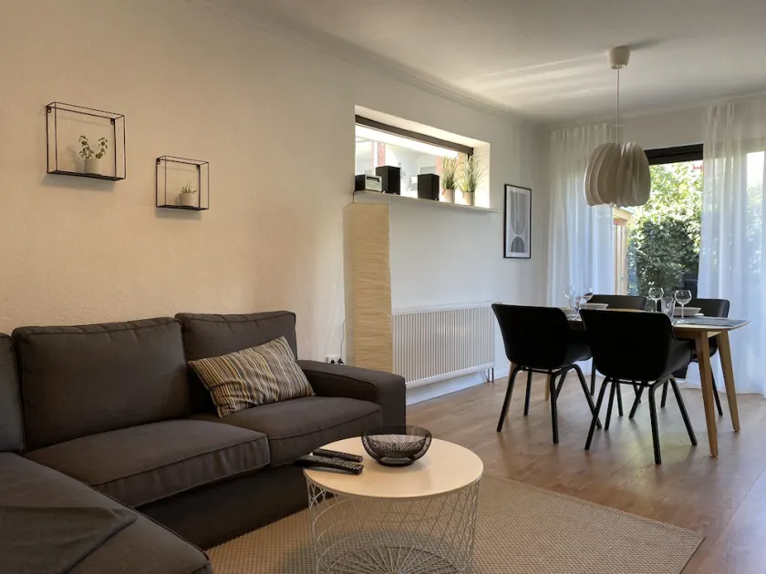 Freshly renovated and quiet vacation apartment on the ground floor in Burhave - Image 1