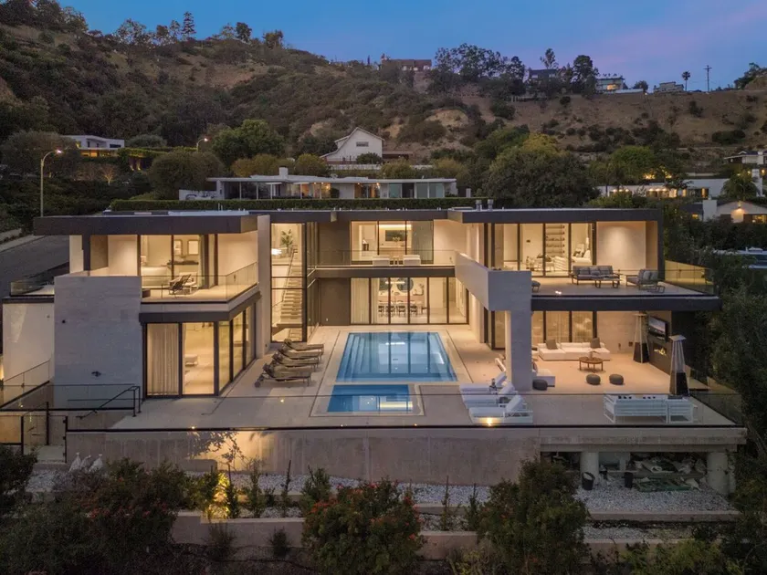Swallow Sanctuary - A Modern Marvel in the Heart of LA - Image 1