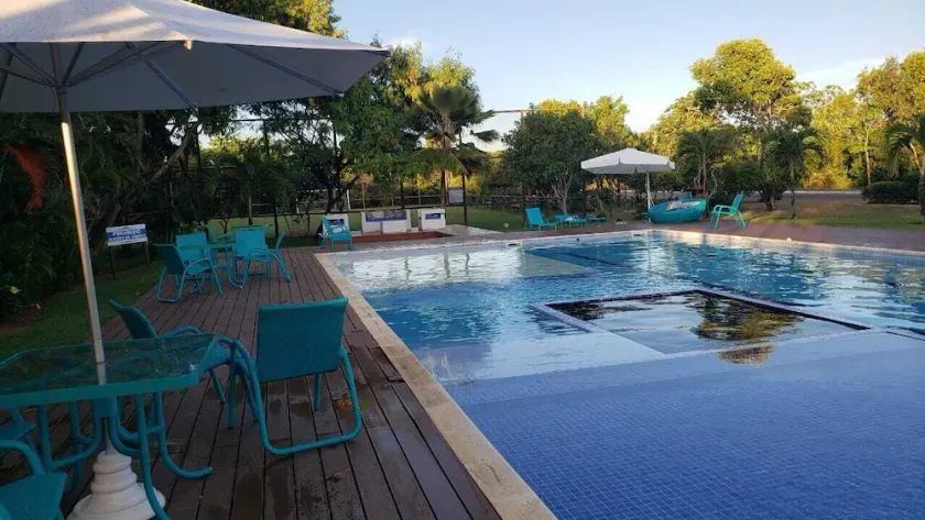 Casa de luxo, 4 suítes, condomínio alto padrão, pertinho da praia! - Image 1