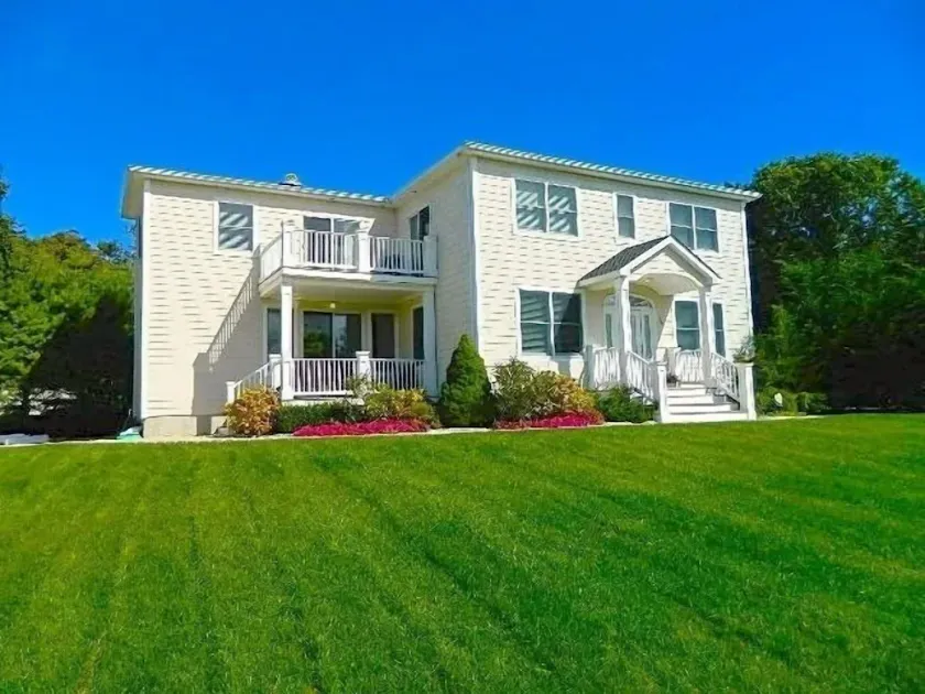 Beaches everywhere! Gorgeous pool and new hot tub in super private setting! - Image 1