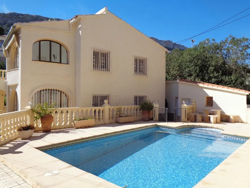 Ferienhaus für 8 Personen mit privatem Pool, Klima, Internet - Image 1