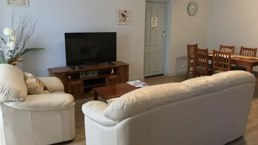 Charmingly Cosy College Park - Great for families - Image 1