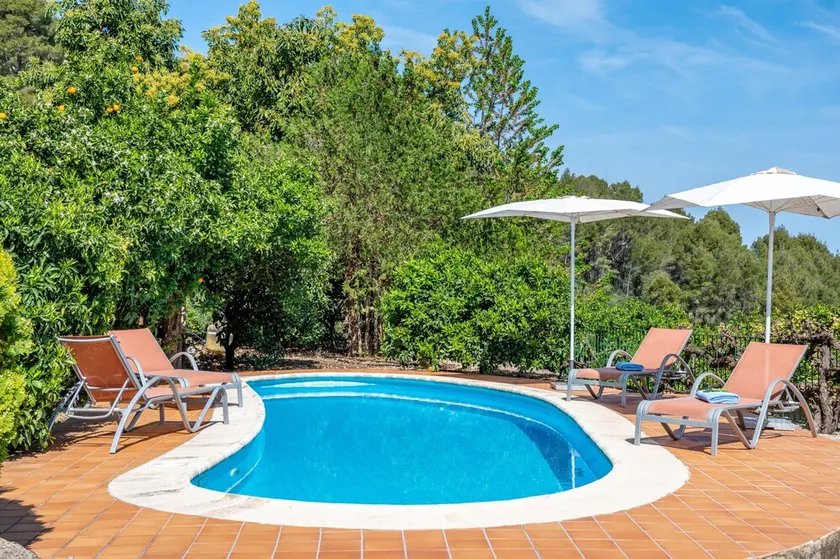 Holiday Home 'Can Jaumins' with Mountain View, Shared Pool & Wi-Fi - Image 1
