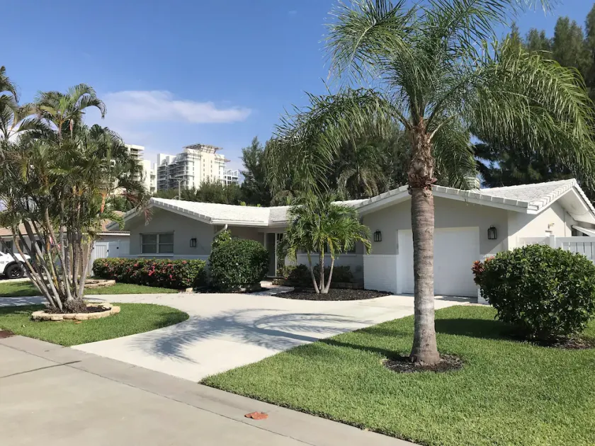 Single open-concept home one block from the ocean with heated pool and lanai  - Image 1