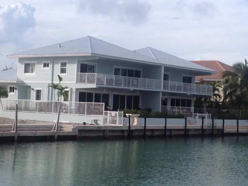 Kanalfront mit Pool und 50 Fuß Dock auf jeder Seite / Cabana Club inklusive! - Image 1