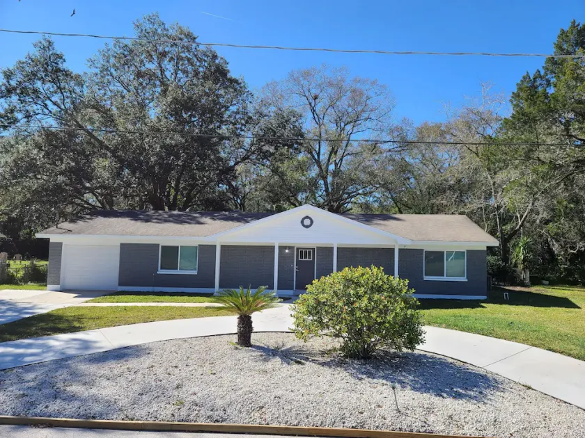 Quiet Neighborhood and close to all Tampa offers - Image 1