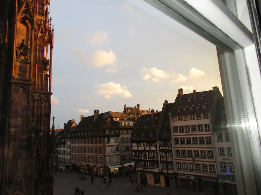 2 Pièces meublé 45m2 Place de la Cathédrale Centre-ville Strasbourg - Image 1