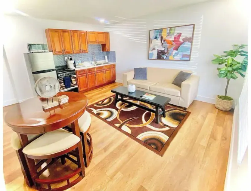 Spacious XL 1BR 1BA w/ pool access; near beach - Image 1