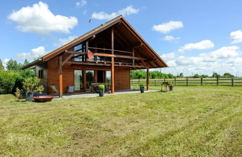 Le chalet dans la prairie - Image 1