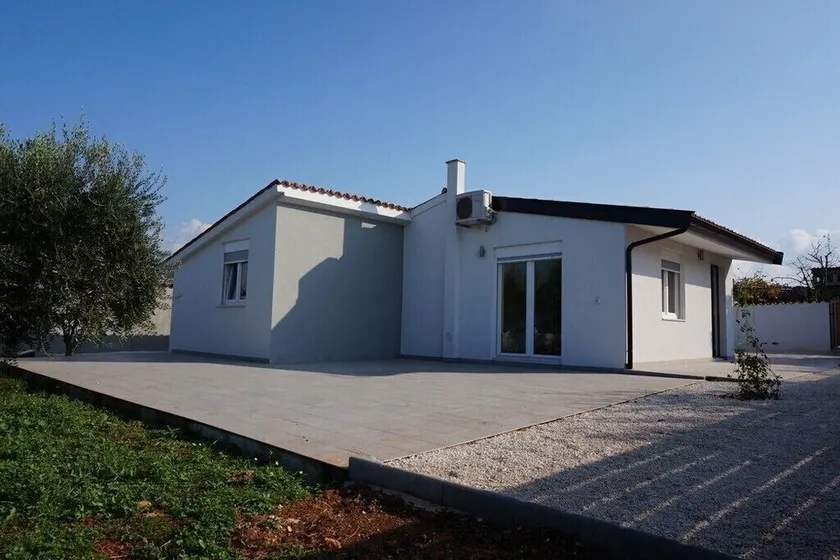 Encantadora casa de vacaciones con jardín y una hermosa terraza. - Image 1