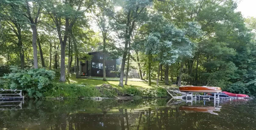 Enjoy a getaway on the scenic Housatonic River/Lake Lilinonah in New Milford, CT - Image 1