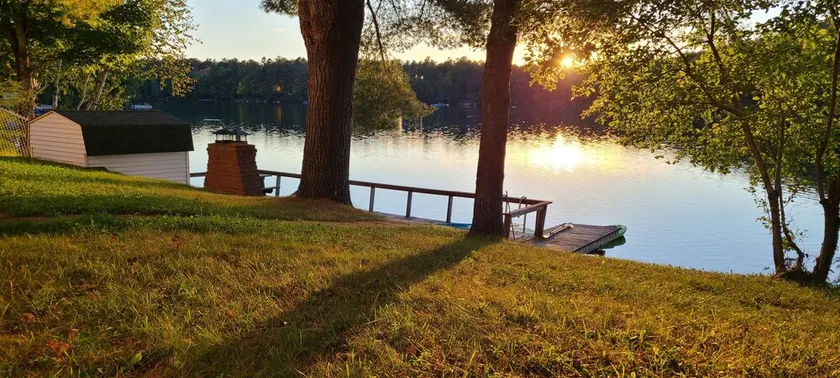  Charming  Cozy  Waterfront Cottage  - Image 1