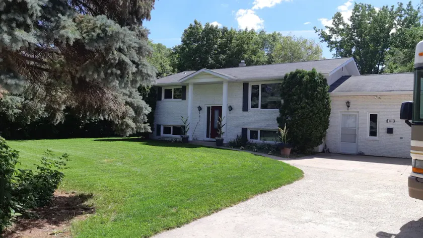 Home on large park like lot. Close to beaches, Prov parks & festival grounds. - Image 1