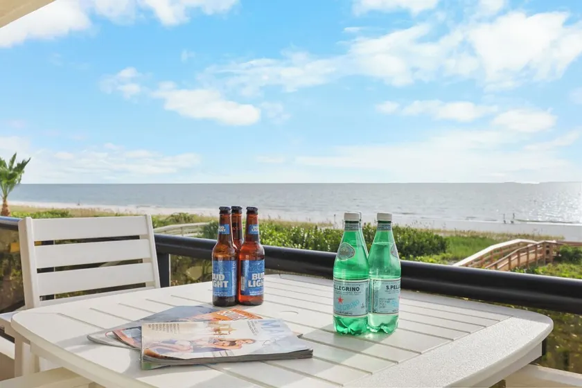 Élégant condo en bord de mer avec bain à remous, piscine chauffée et vue panoramique sur l'océan - Image 1