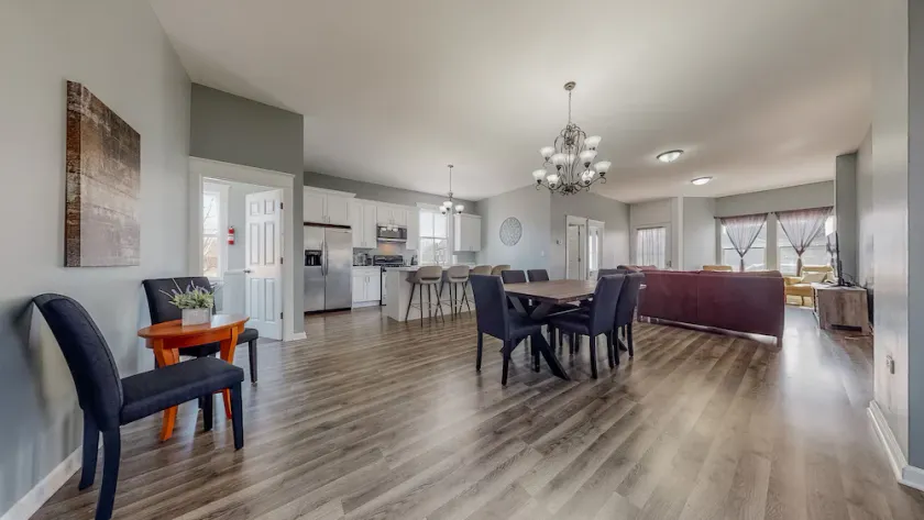 Spread out - Renovated 5BR+Loft, Sleeps 12+ - Image 1