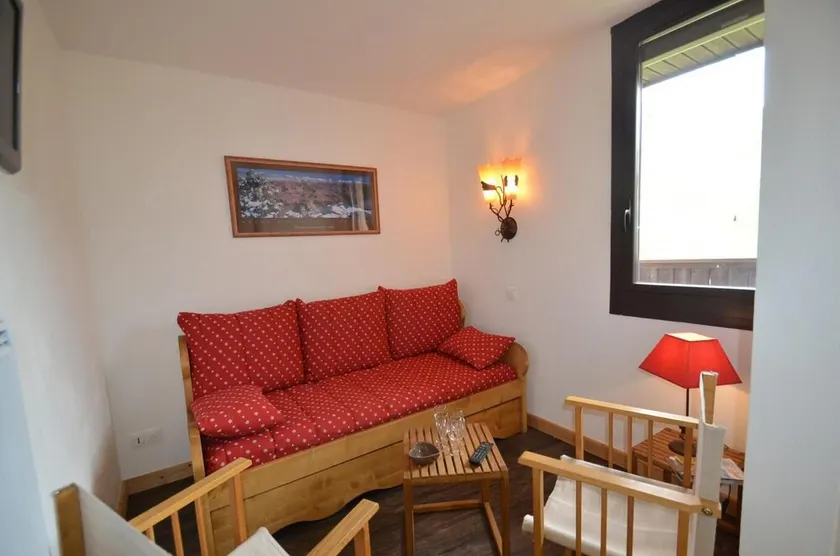 10m from ski slopes, 3rd floor, balcony, tv, ski locker, 28m², Les Menuires - Image 1