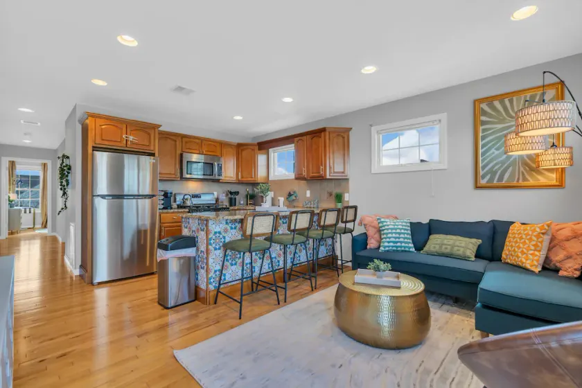 Professionally Managed | 3 Blocks to Beach - Image 1