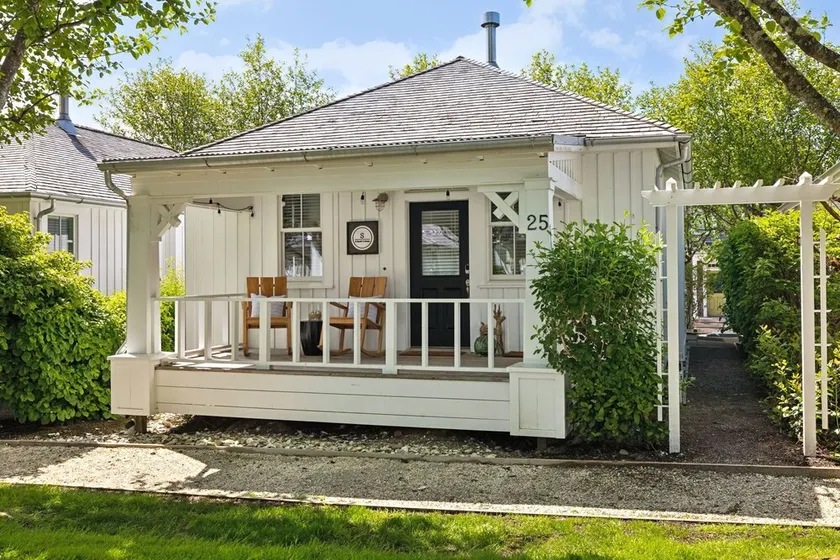 Seabrook's A Swell Cottage, a cozy 2-bedroom home! - Image 1