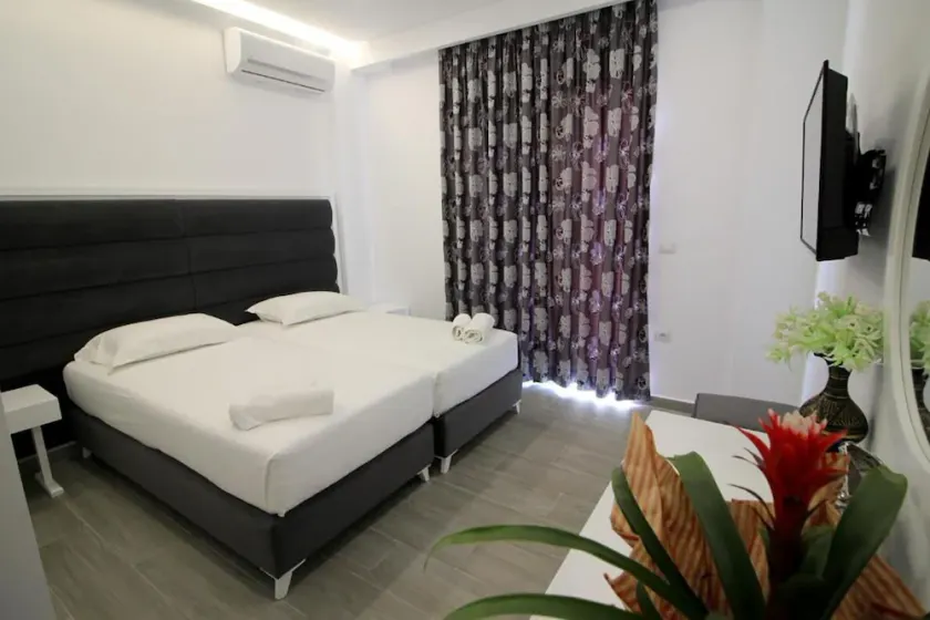 Hotel Edina by Hp - Image 1