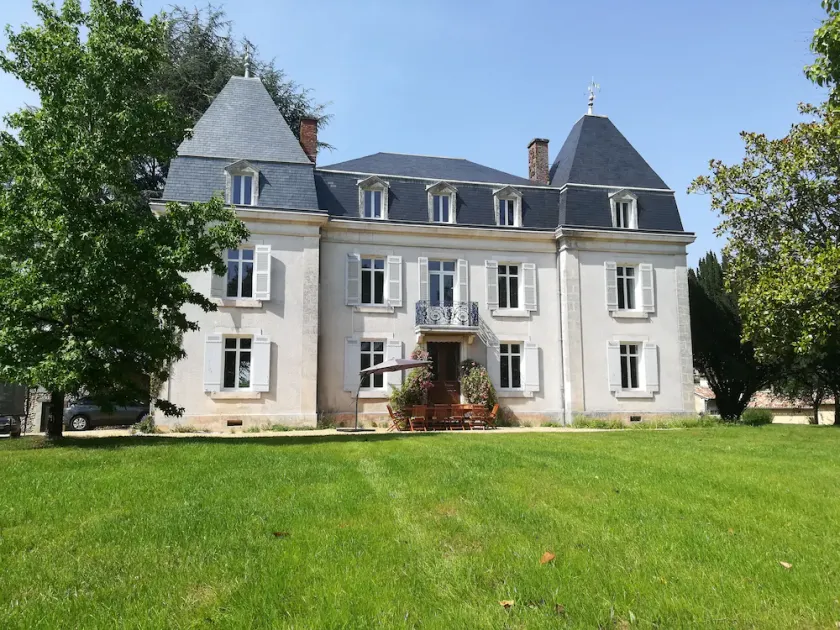 New Church Manor of Vergt - Image 1