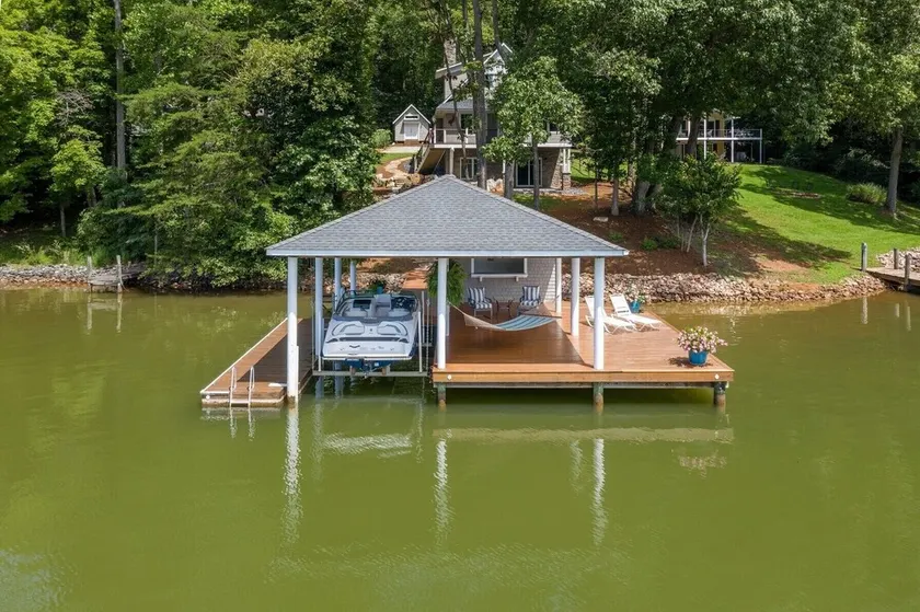 New SML Lake Retreat-Spectacular Dock, Boat Space, Fire Pit, Outdoor Dining,WiFi - Image 1